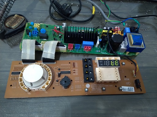 تعمیر برد الکترونیکی ماشین لباسشویی دایرکت درایو الجی (ال جی) مدل WM-710NW2 با مشکل عدم روشن شدن دستگاه