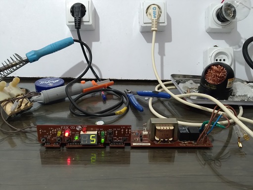 تعمیر برد الکترونیکی یخچال فریزر پارس در رشت با مشکل خطای dE و روشن نشدن موتور 09112305332