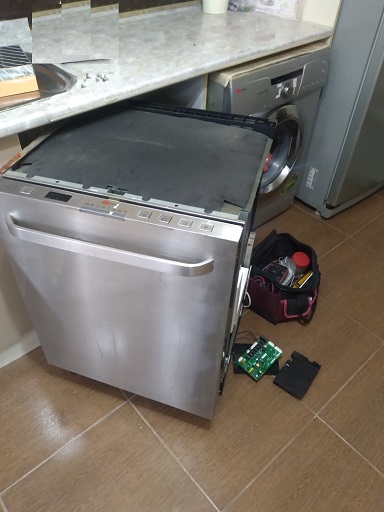 تعمیر برد الکترونیکی ماشین ظرفشویی کرال در رشت 09112305332
