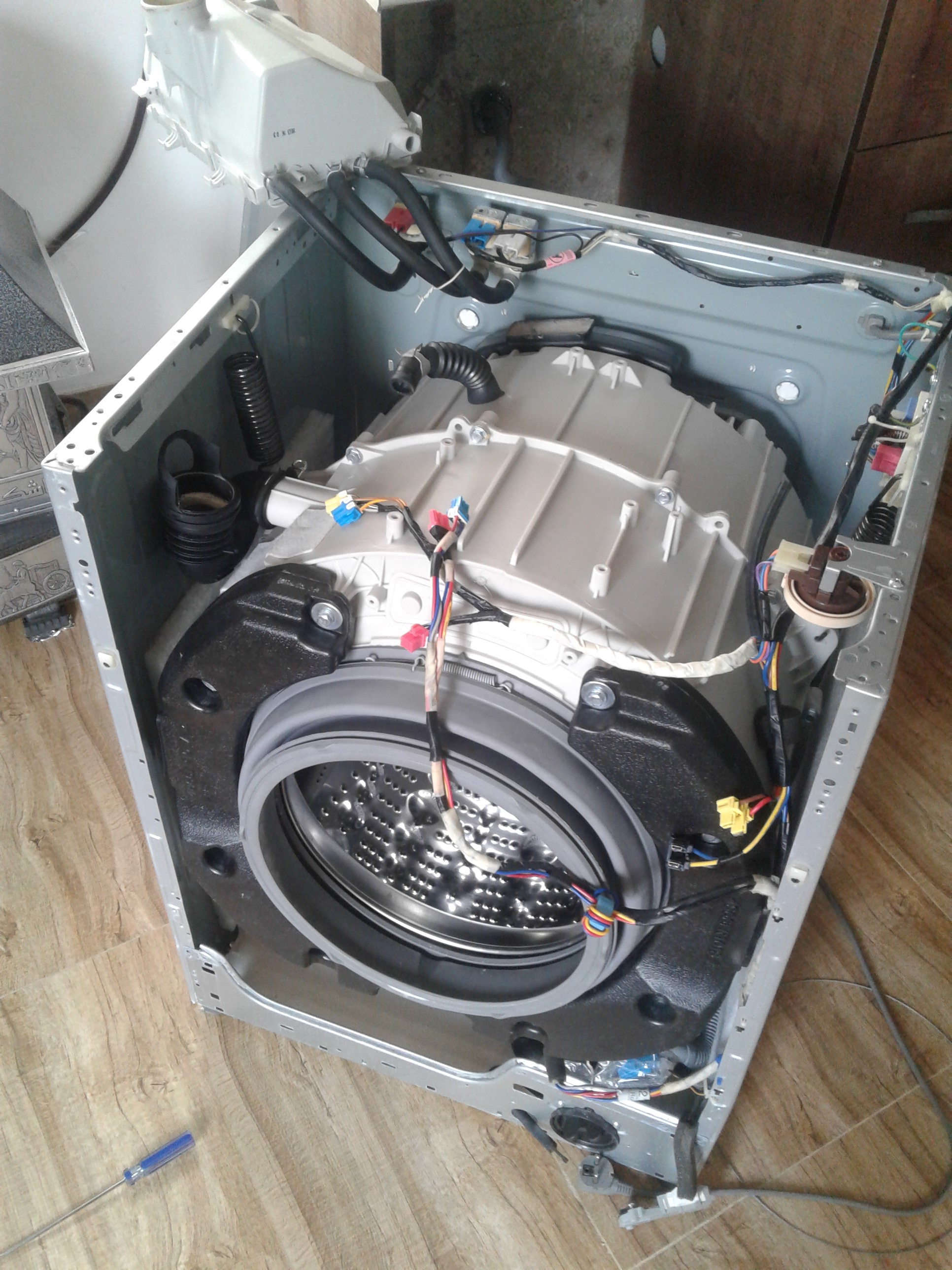 تعمیر ماشین لباسشویی 7 کیلویی الجی مدل WM-372NT توسط مرکز تعمیرات ماشین لباسشویی ال جی نمایندگی رشت