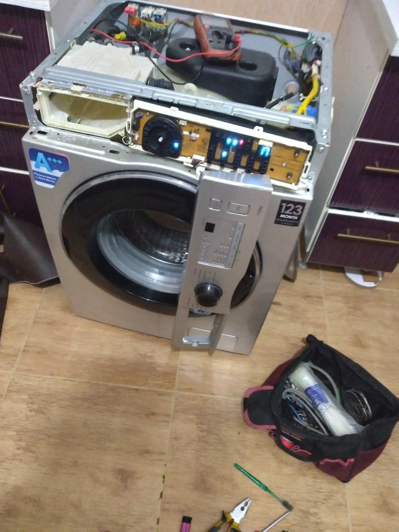 تعمیر و رفع مشکل برد الکترونیک ماشین لباسشویی سامسونگ مدل J1241S در رشت ۰۹۱۱۲۳۰۵۳۳۲